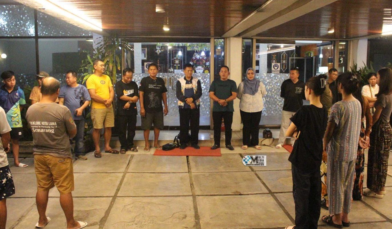 Bupati Murung Raya (Mura), Heriyus melalui Wakil Bupati, Rahmanto Muhidin bersama Wakil Ketua I DPRD Mura, Dina Maulidah, menyambangi peserta kontingen Murung Raya yang tengah mengikuti Festival Budaya Isen Mulang (FBIM) 2025.