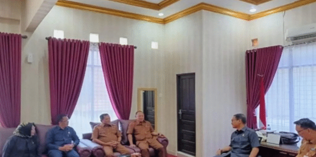 Ketua Dprd Barito Selatan (barsel), Hm Farid Yusran, Menerima Kunjungan Bupati Baru Eddy Raya Syamsuri Beserta Wakil Bupati Khristianto Yudha Untuk Menjalin Koordinasi Awal Pascapelantikan