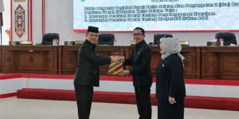Pemerintah Kabupaten Barito Selatan (barsel) Resmi Menyerahkan Dua Rancangan Peraturan Daerah (raperda) Kepada Dewan Perwakilan Rakyat Daerah (dprd).