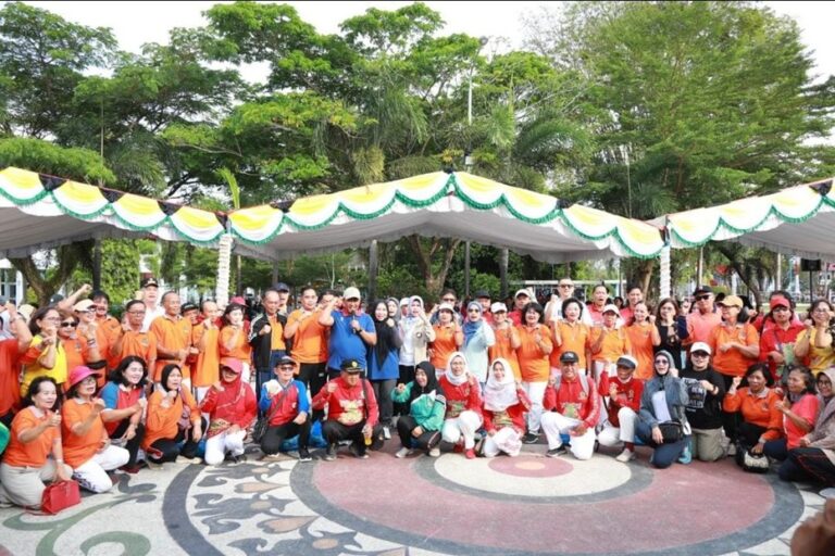 Pemerintah Provinsi Kalimantan Tengah (Pemprov Kalteng) terus menumbuhkan budaya hidup sehat di lingkungan Aparatur Sipil Negara (ASN) melalui kegiatan Senam Pagi Bersama, yang rutin digelar setiap Jumat di halaman Kantor Gubernur Kalteng.
