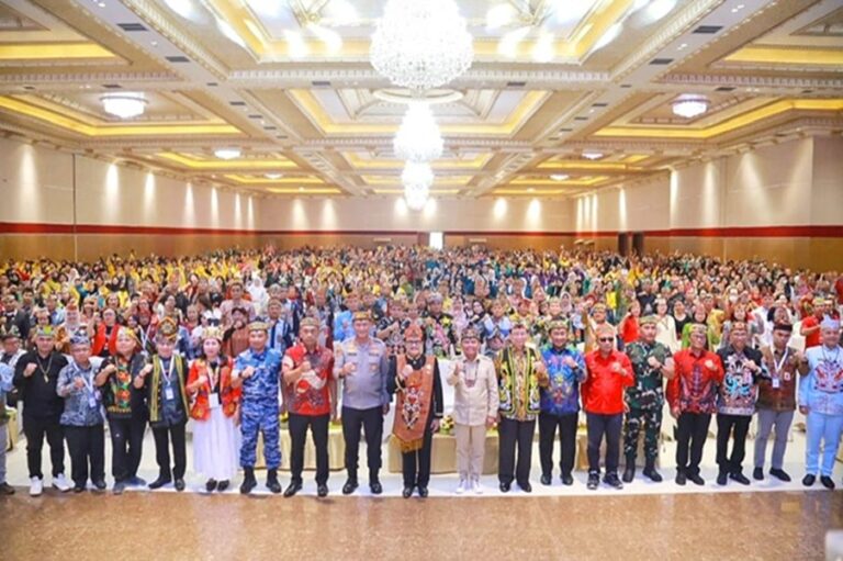 Gubernur Kalimantan Tengah (Kalteng) H. Agustiar Sabran secara resmi membuka Seminar International Day of the World’s Indigenous People bertajuk Pumpung Hai Borneo (The Great Borneos Assembly) yang digelar di Kalawa Convention Hall, Palangka Raya