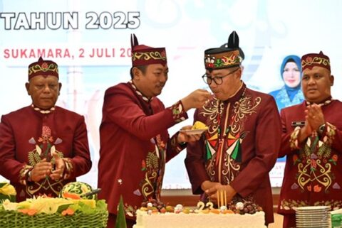 Plt. Sekda Prov. Kalteng Leonard S. Ampung mewakili Gubernur Kalteng H. Agustiar Sabran, saat Hari Jadi ke-23 Kabupaten Sukamara.
