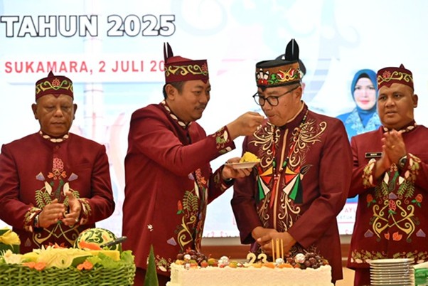 Plt. Sekda Prov. Kalteng Leonard S. Ampung mewakili Gubernur Kalteng H. Agustiar Sabran, saat Hari Jadi ke-23 Kabupaten Sukamara.