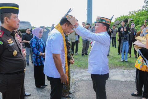 Gubernur Kalimantan Tengah H. Agustiar Sabran secara resmi menyambut Kepala Kejaksaan Tinggi (Kajati) Kalimantan Tengah yang baru, Agus Sahat Sampe Tua Lumban Gaol