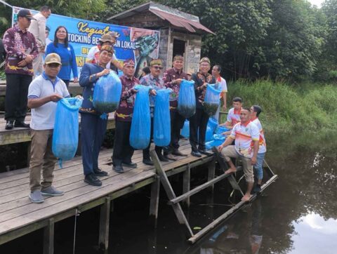 Kegiatan tersebut dihadiri oleh Plt. Sekretaris Daerah Provinsi Kalteng Leonard S. Ampung, Bupati Barito Timur M. Yamin